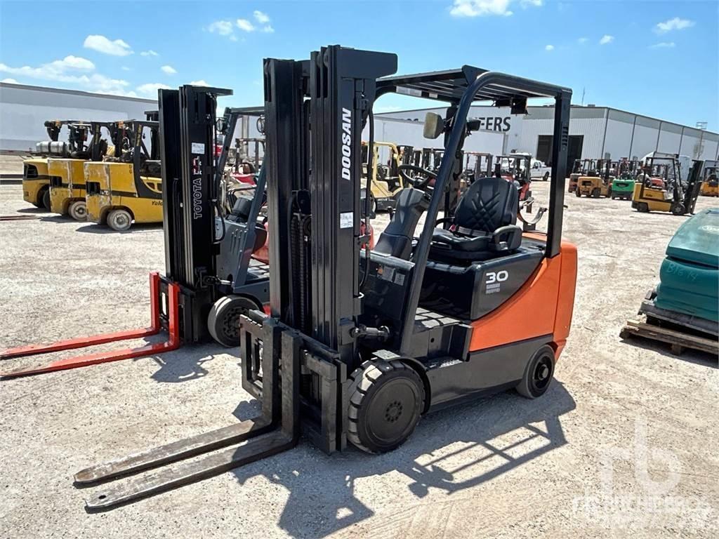 Doosan GC30E-5 Carretillas diesel