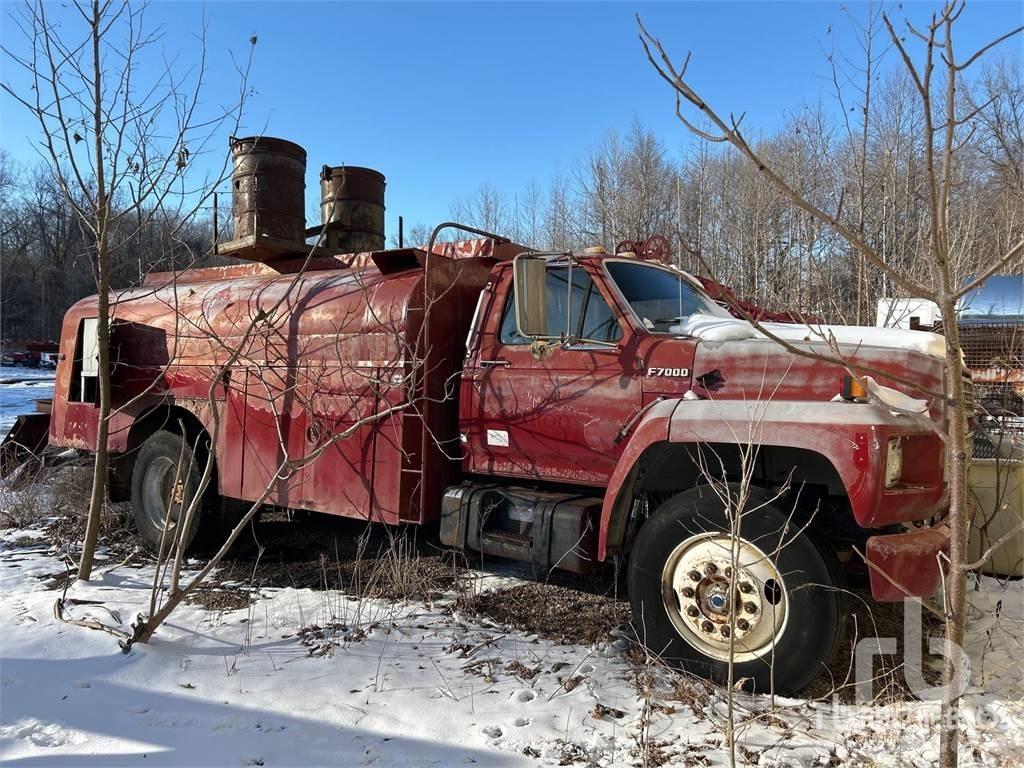 Ford F7000 Camiones cisterna