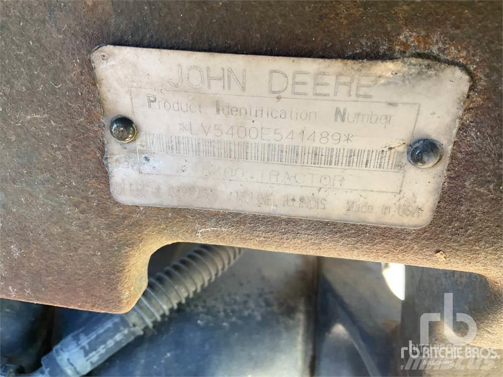 John Deere 5400 Tractores