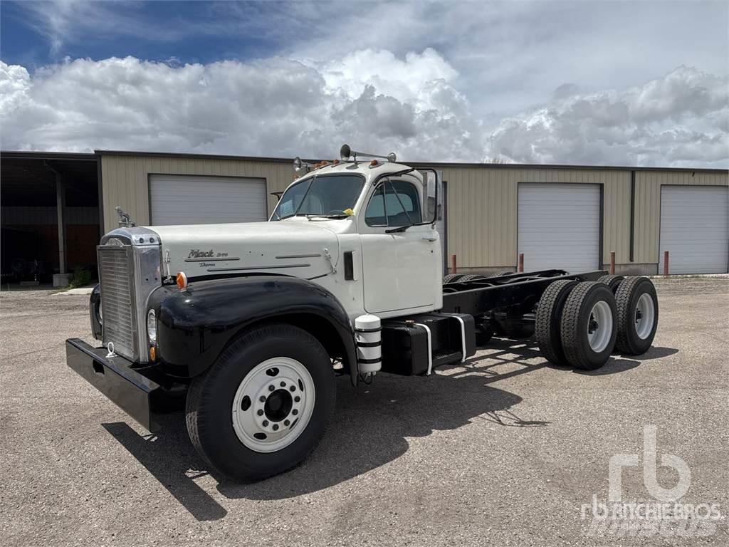 Mack B753S Camiones chasis