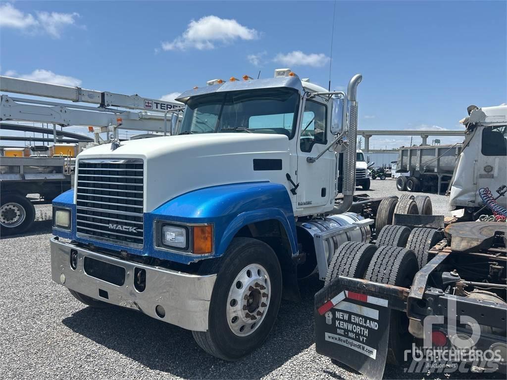 Mack CHU613 Camiones chasis