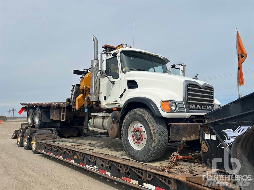 Mack CV713 Camiones grúa