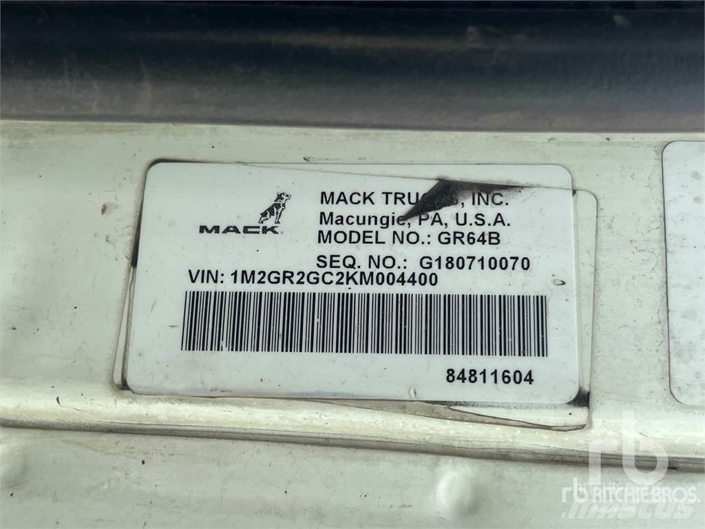 Mack GR64B Camiones con gancho
