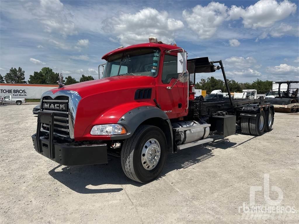 Mack GU813 Camiones con gancho