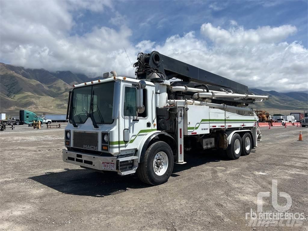 Mack MR688S Camiones hormigonera