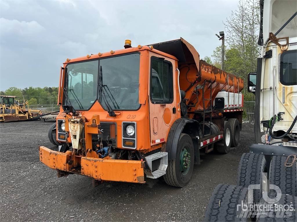 Mack MR688S Esparcidoras de arena y sal