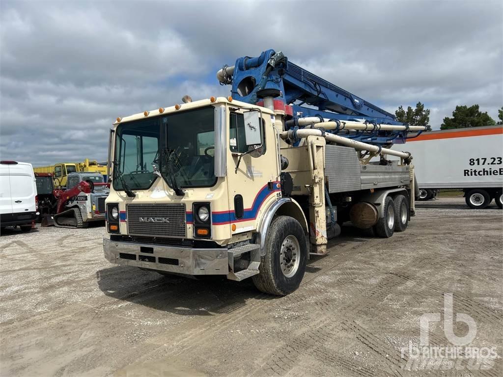 Mack MR688S Camiones hormigonera