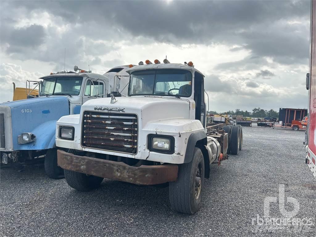 Mack RD688S Camiones chasis