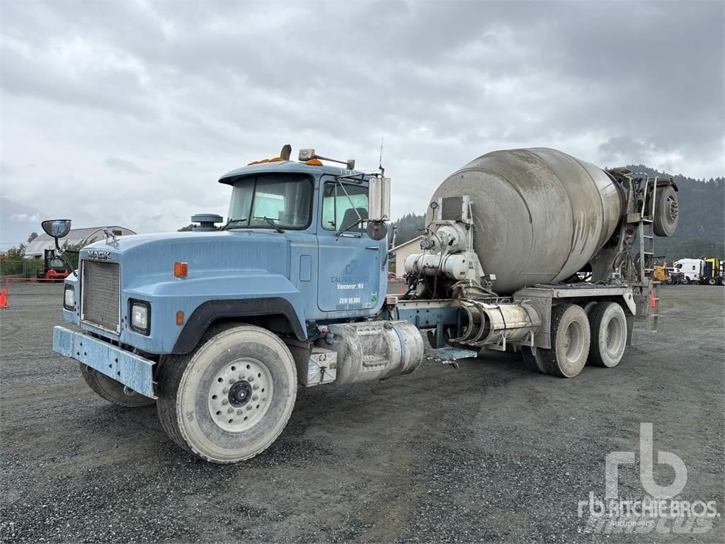 Mack RD690S Camiones hormigonera