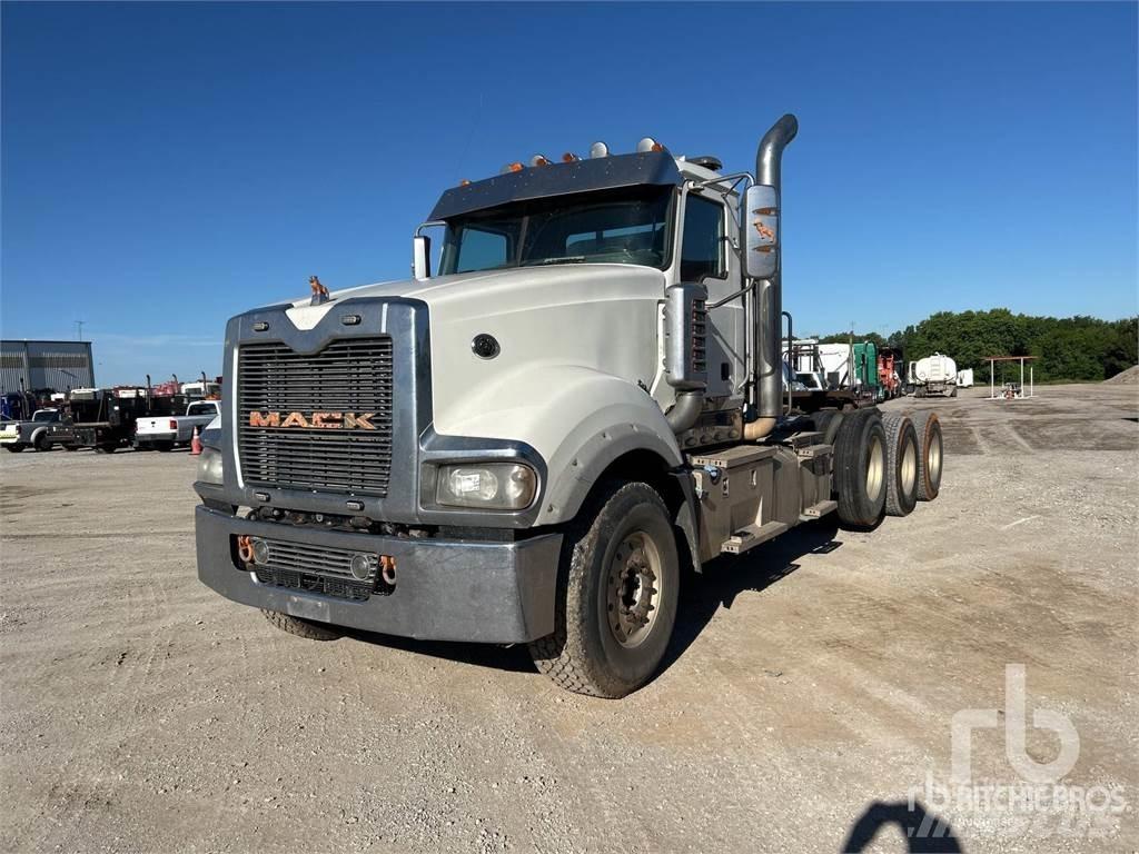 Mack TD713 Cabezas tractoras