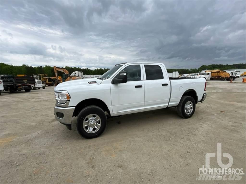 RAM 2500 Furgonetas caja abierta