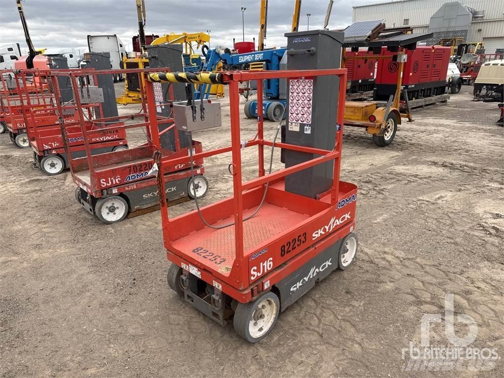 SkyJack SJ16 Montacargas y elevadores de material