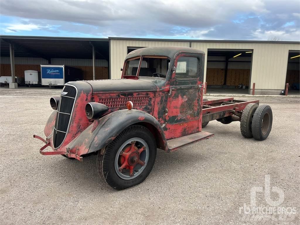  STUDEBAKER 4x2 Camiones cisterna