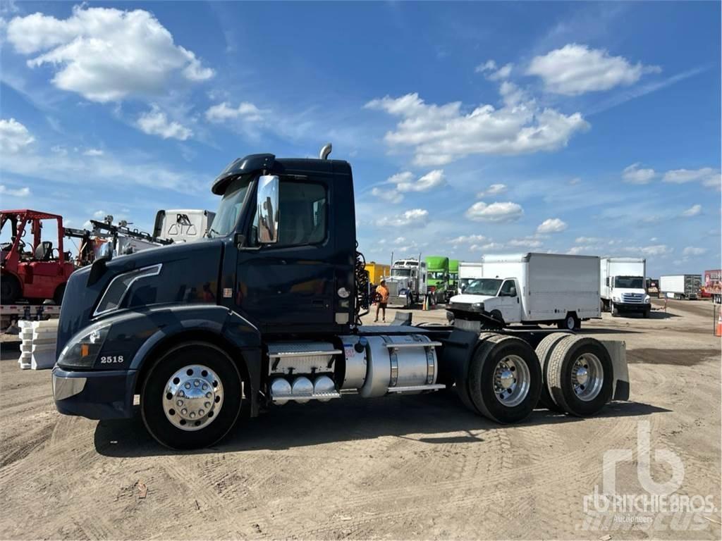 Volvo VNL300 Cabezas tractoras