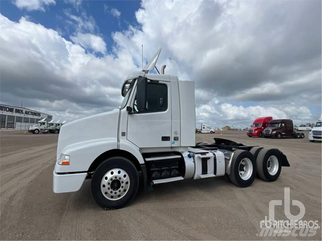 Volvo VNM200 Cabezas tractoras
