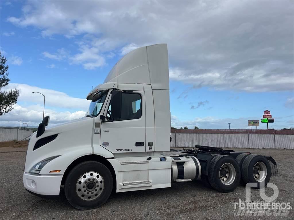 Volvo VNR300 Cabezas tractoras