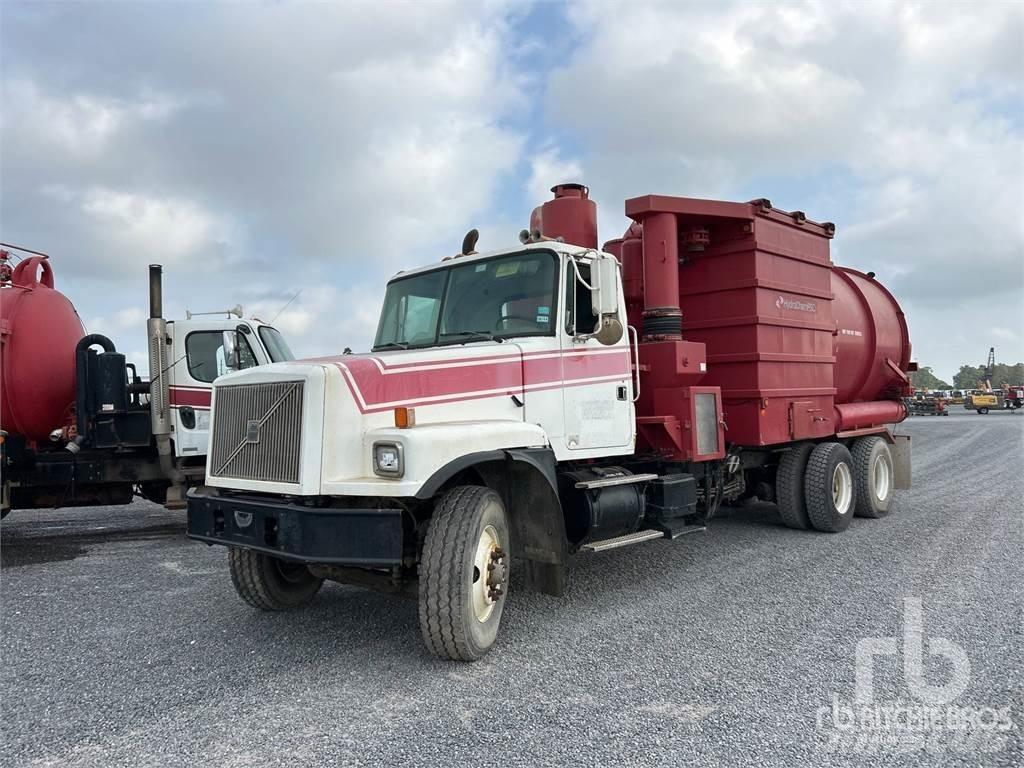 Volvo WG64F Camiones aspiradores/combi