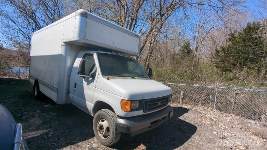 Ford E450 Camiones caja cerrada