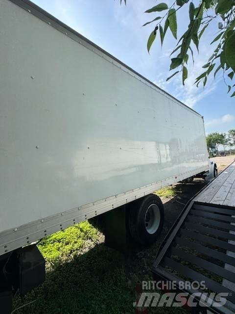 Freightliner M2 Camiones caja cerrada