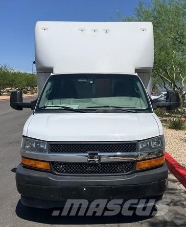 GMC Savana 4500 Camiones caja cerrada