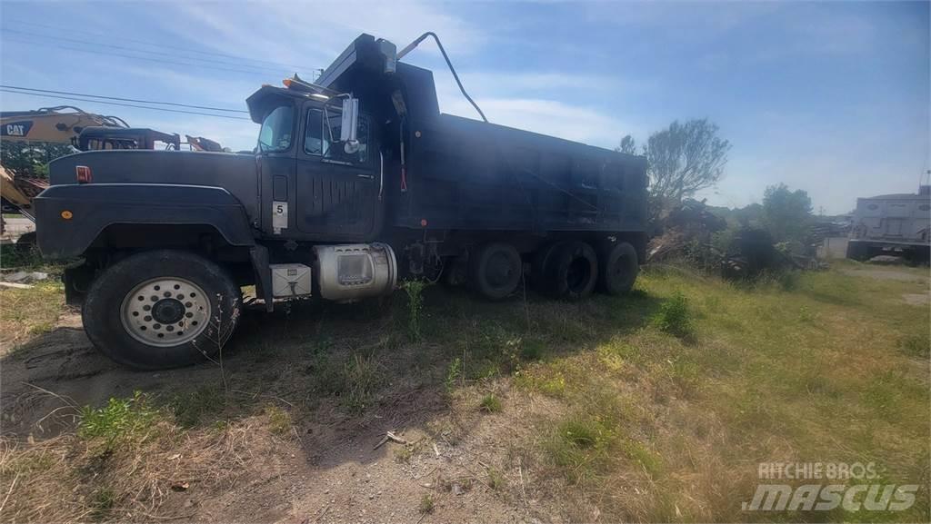 Mack RD6885 Camiones bañeras basculantes o volquetes