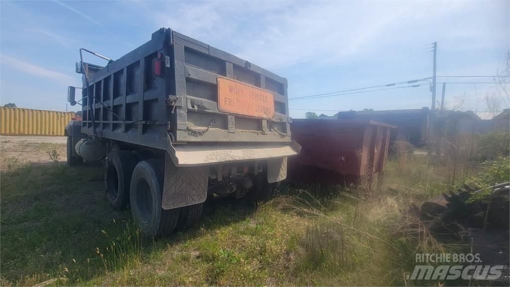 Mack RD6885 Camiones bañeras basculantes o volquetes