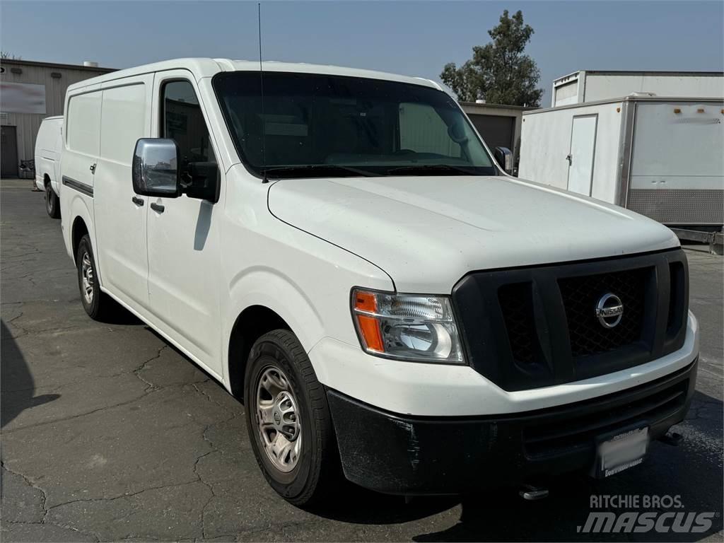 Nissan NV3500 HD Furgonetas de caja cerrada