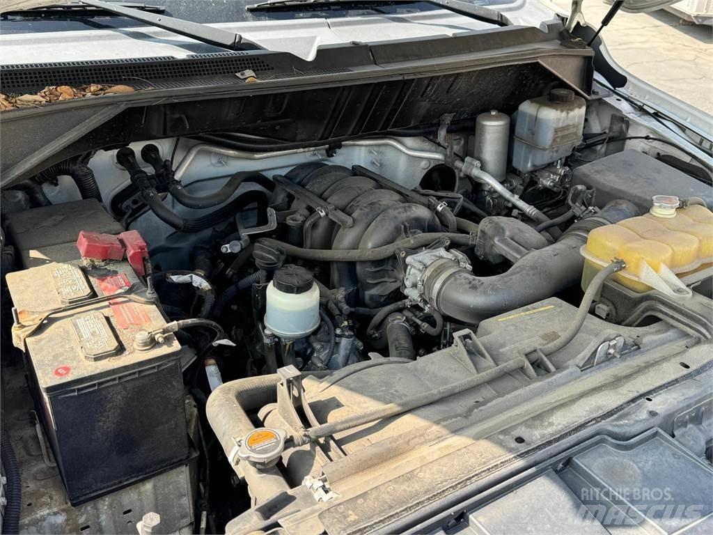 Nissan NV3500 HD Furgonetas de caja cerrada