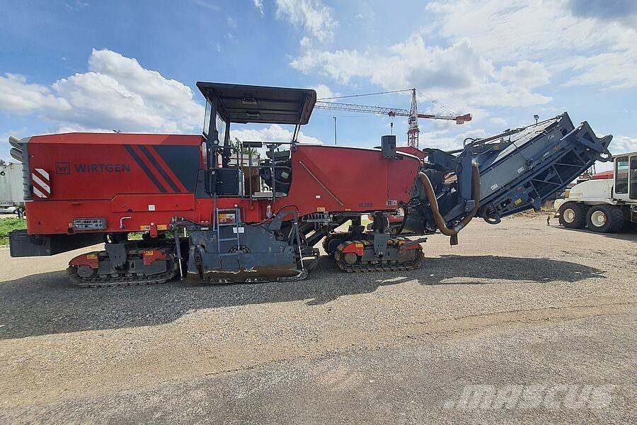 Wirtgen W 220 Máquinas moledoras de asfalto en frío
