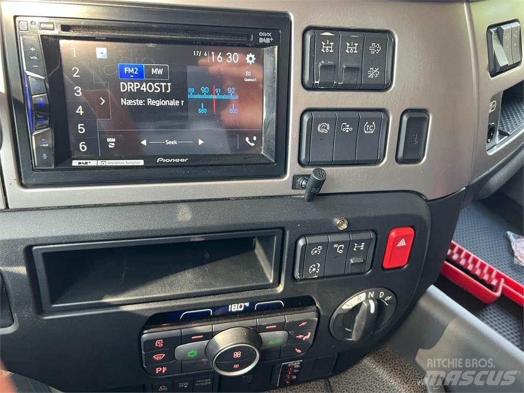 DAF CF 480 FAX 8x2*6 Camiones con gancho
