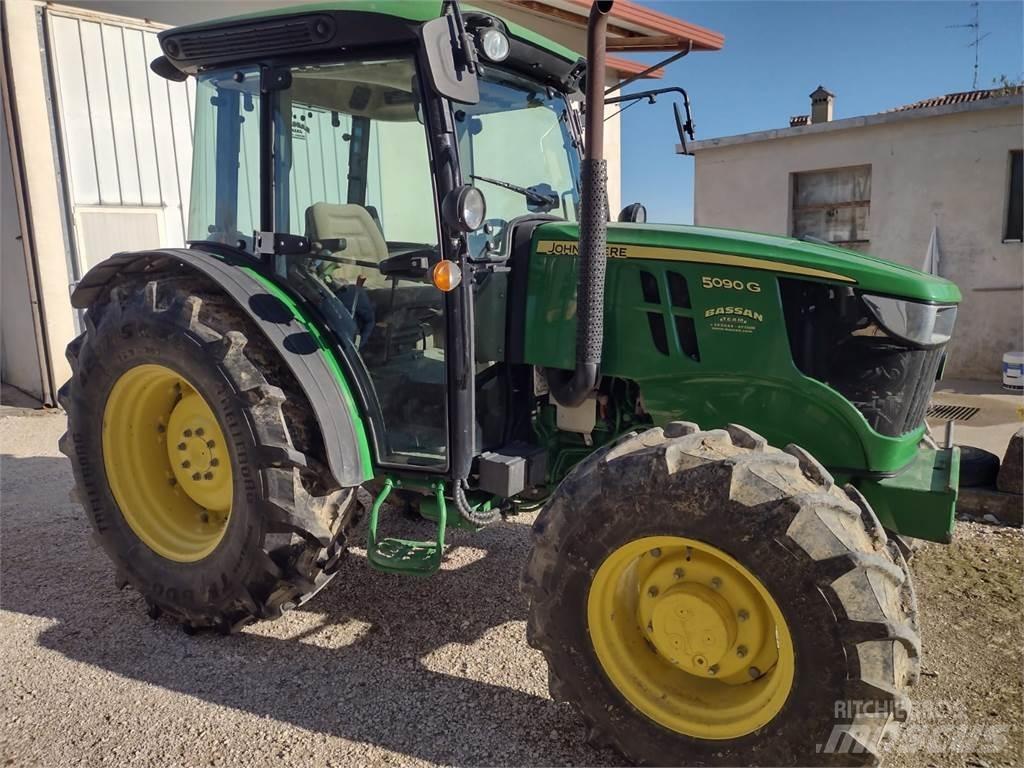John Deere 5090 G Tractores