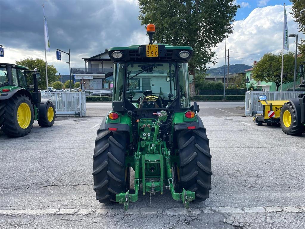 John Deere 5090 GF Tractores