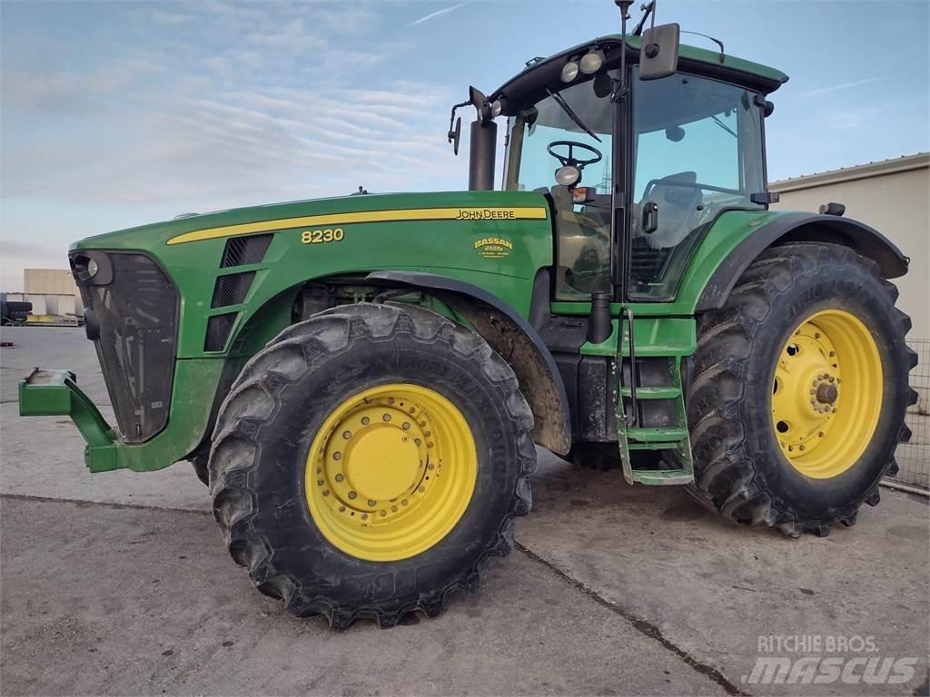 John Deere 8230 Tractores