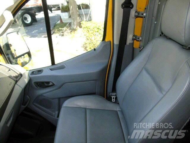 Ford TRANSIT 250 CAR Camiones caja cerrada