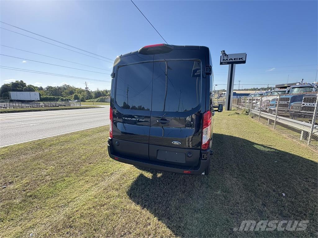 FRD 250 TRANS Camiones caja cerrada