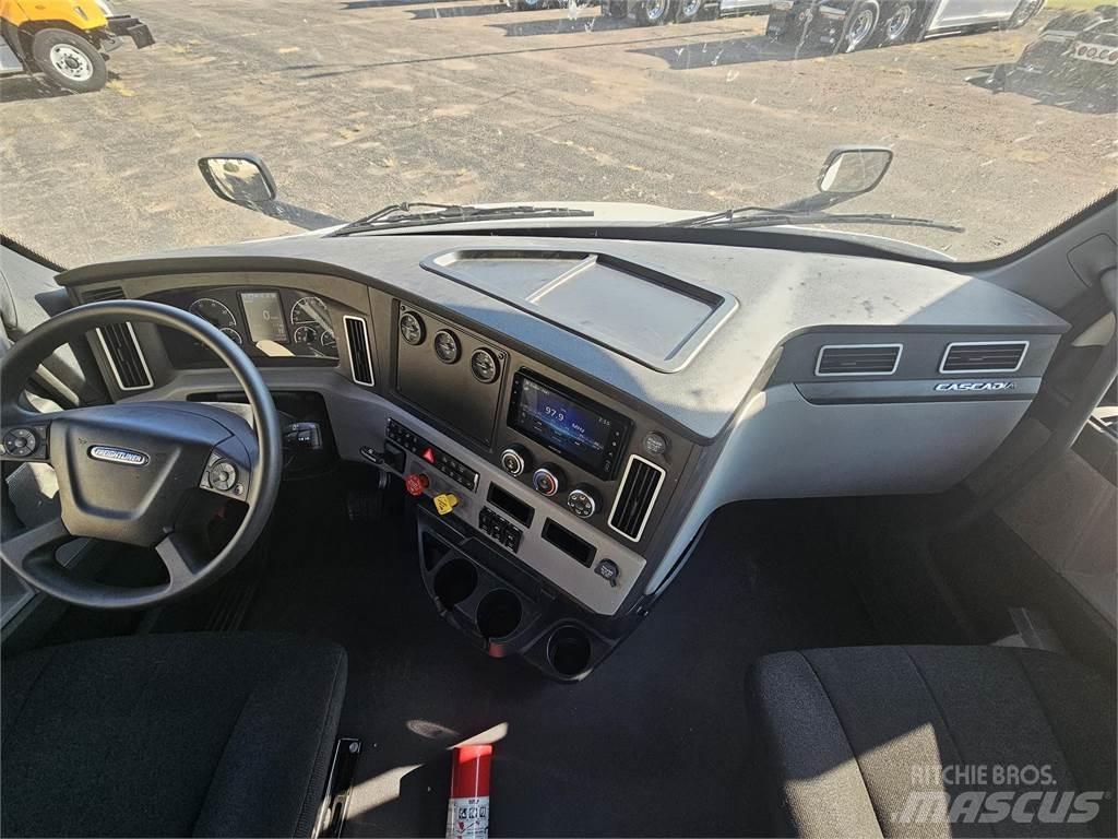 Freightliner PE116 Cabezas tractoras