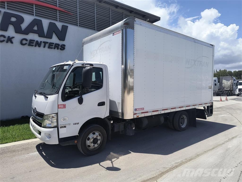 Hino 155 Camiones caja cerrada