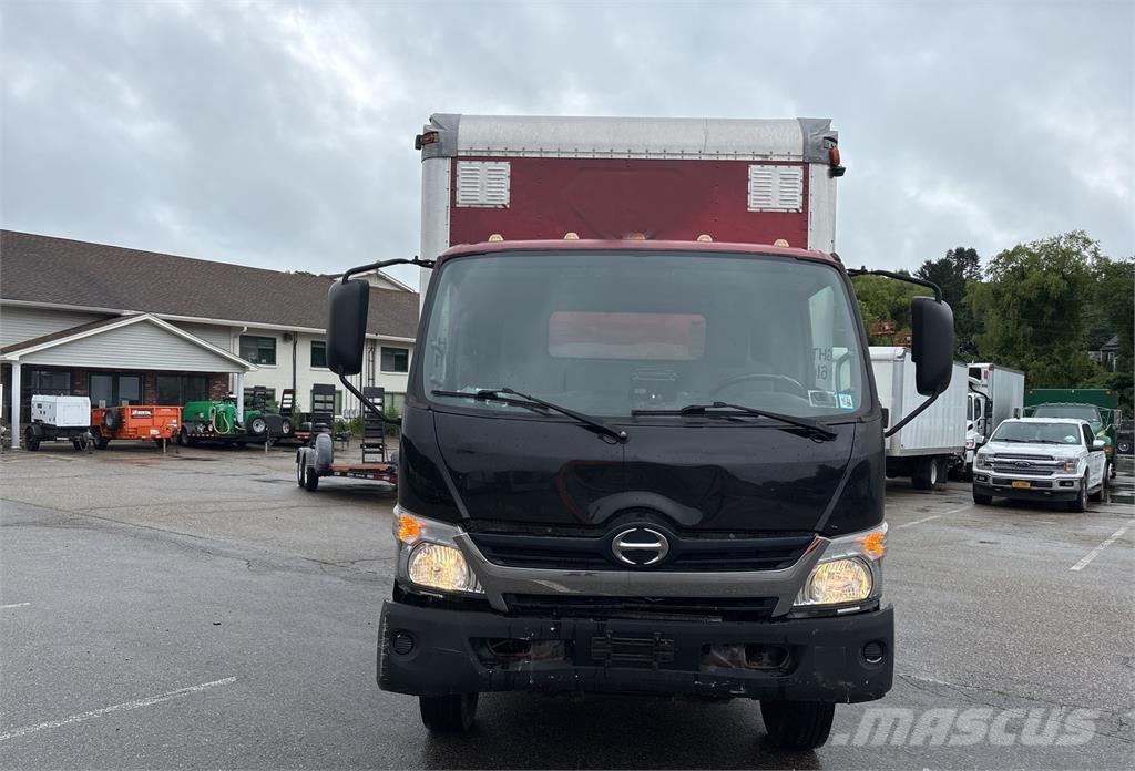 Hino 195 Camiones caja cerrada
