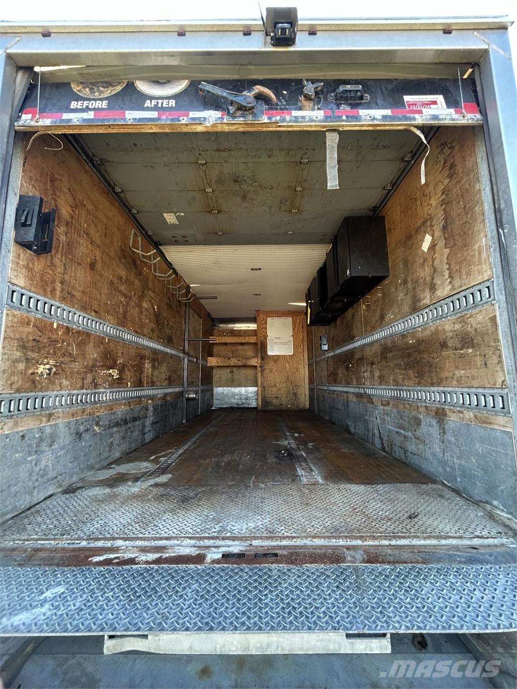 Hino 195 Camiones caja cerrada
