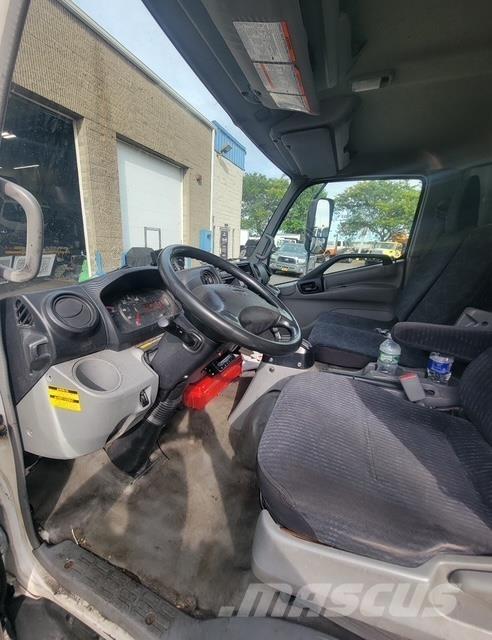 Hino 195 Camiones caja cerrada