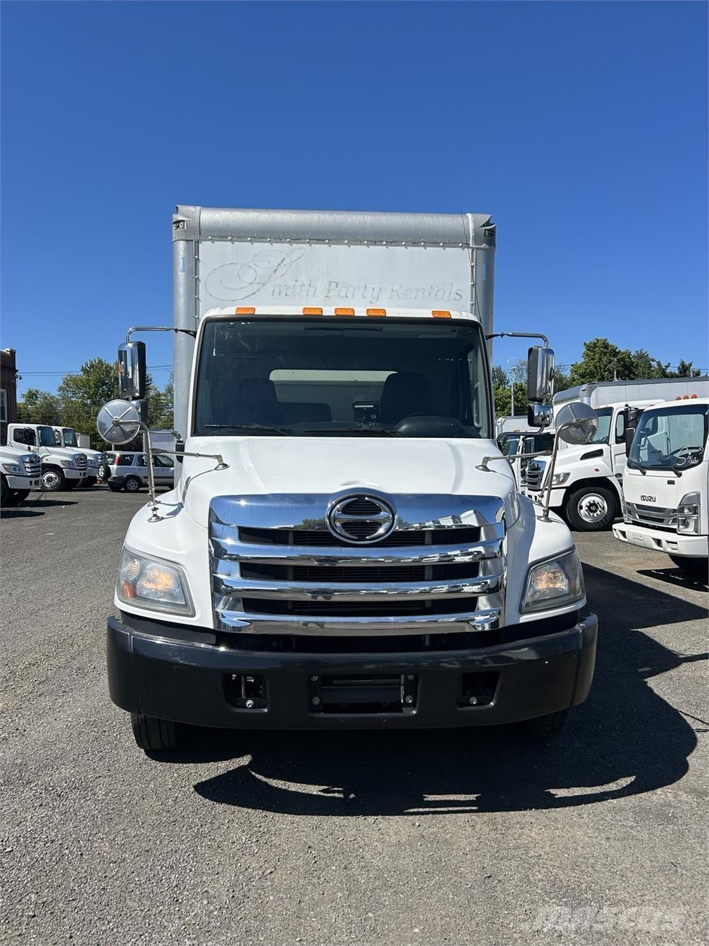 Hino 258ALP Camiones caja cerrada