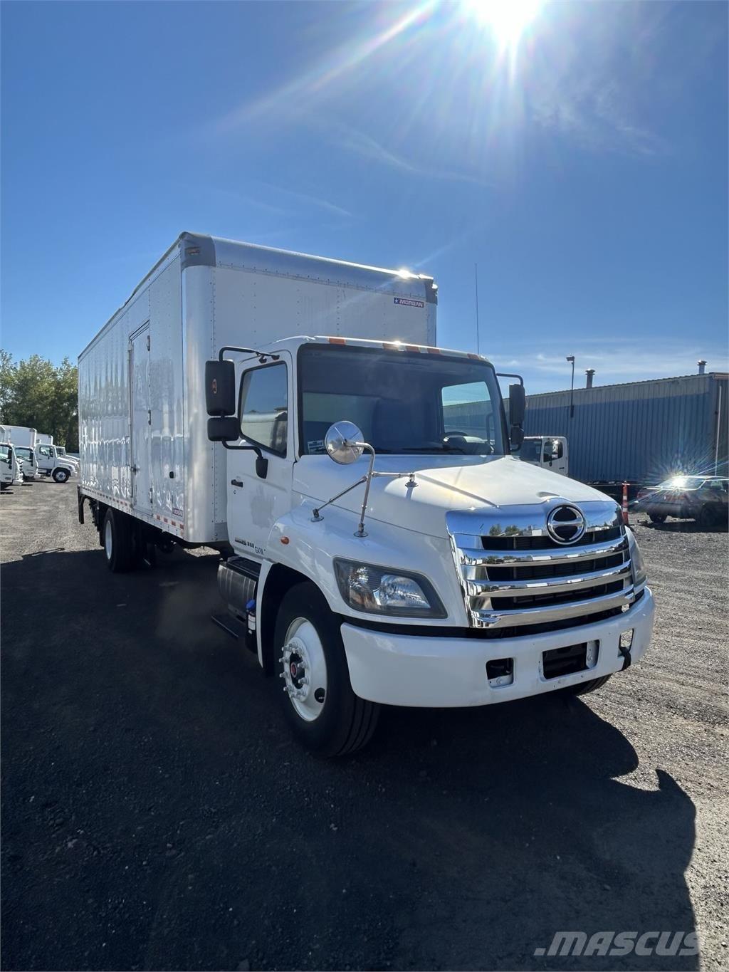 Hino 268A Camiones caja cerrada