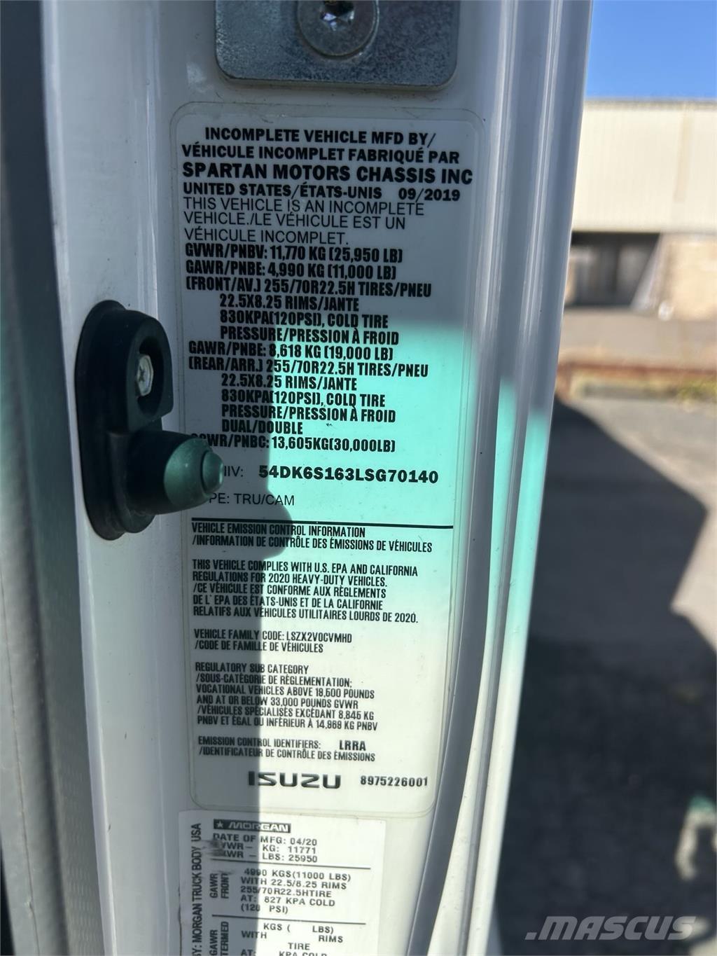 Isuzu FTR Camiones caja cerrada