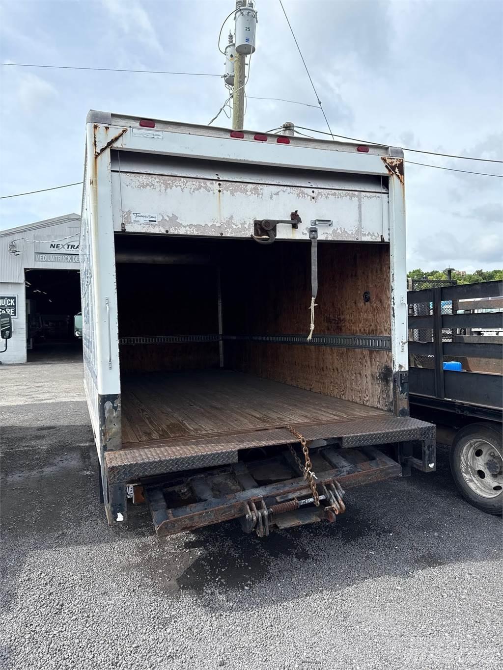 Isuzu NPR Camiones caja cerrada
