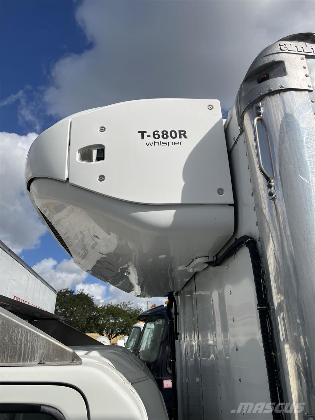 Isuzu NPR Camiones caja cerrada