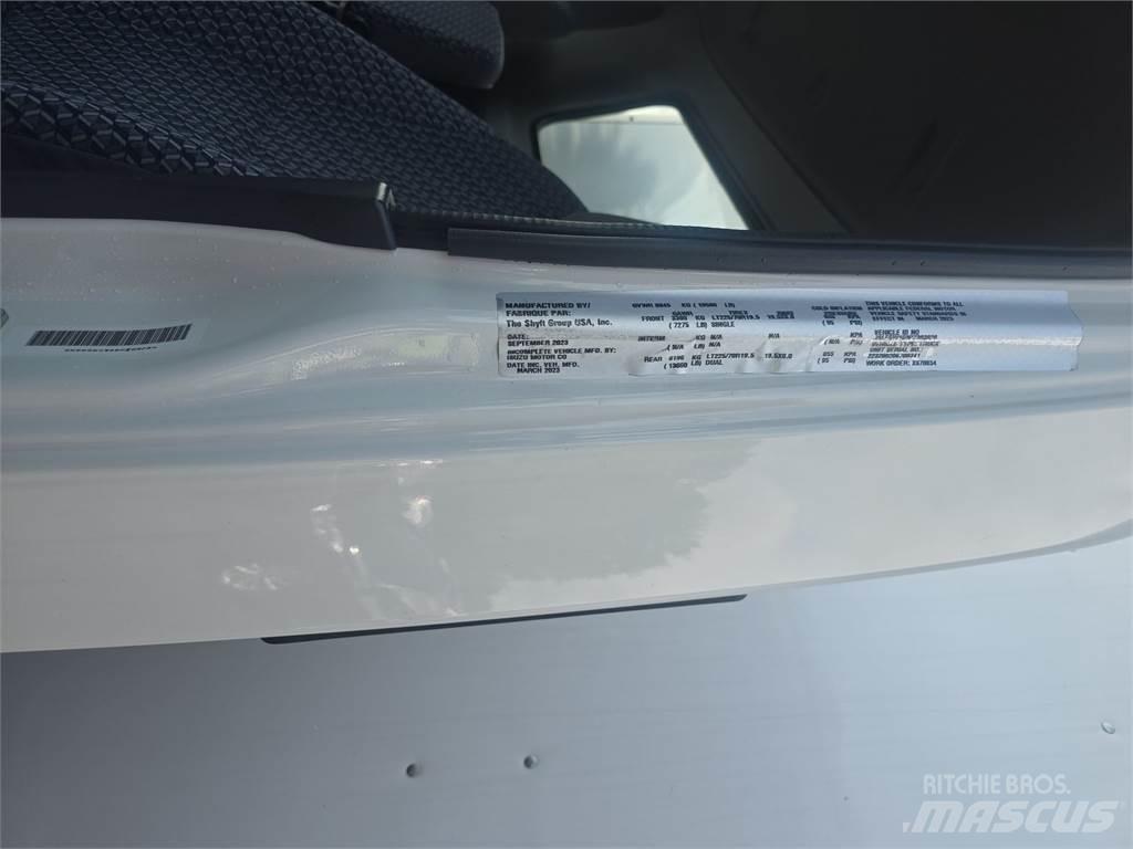 Isuzu NPR Camiones caja cerrada