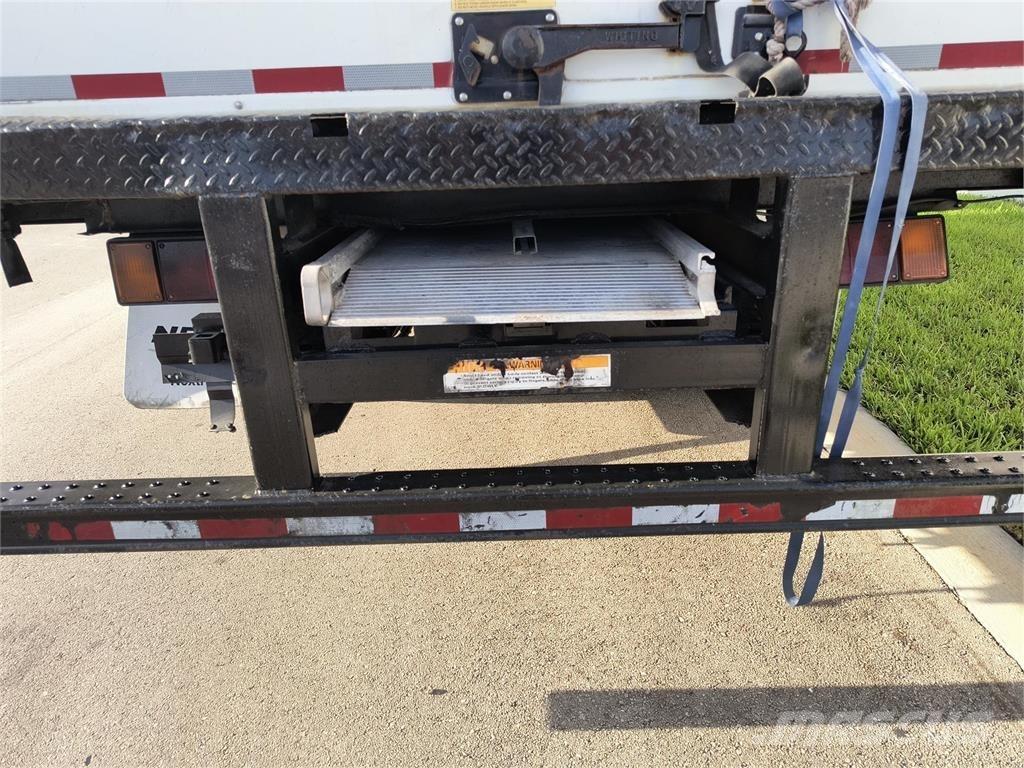 Isuzu NQR Camiones caja cerrada