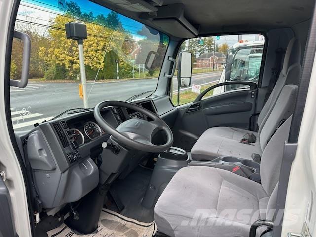 Isuzu NQR Camiones caja cerrada