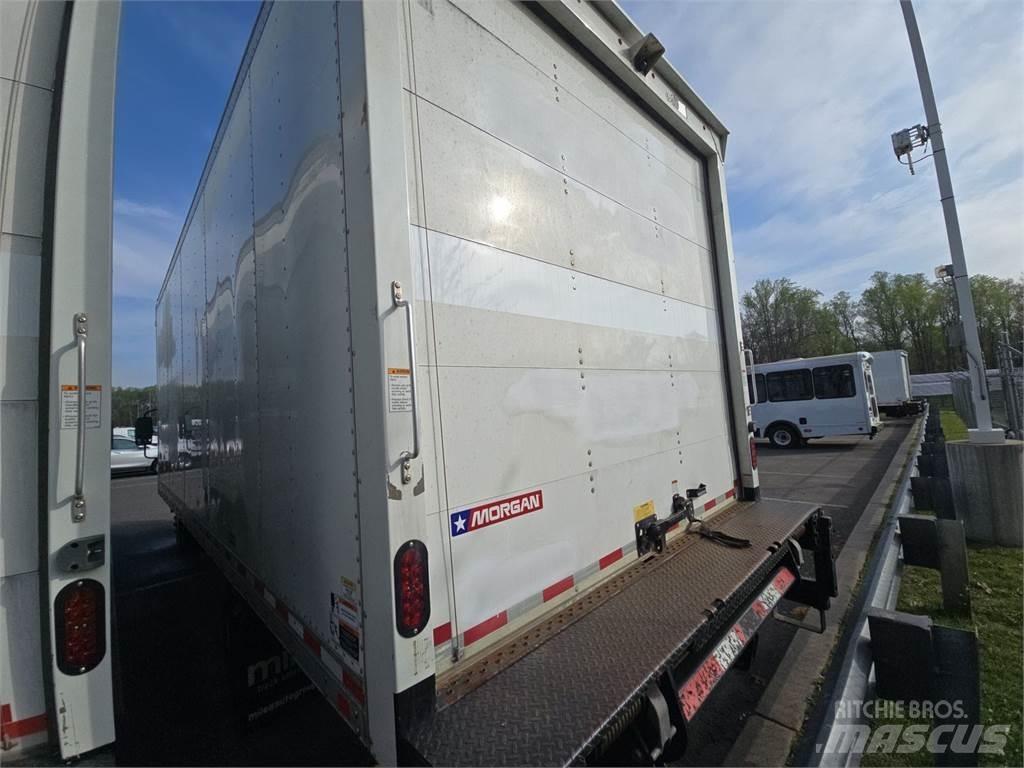 Isuzu NRR Camiones caja cerrada