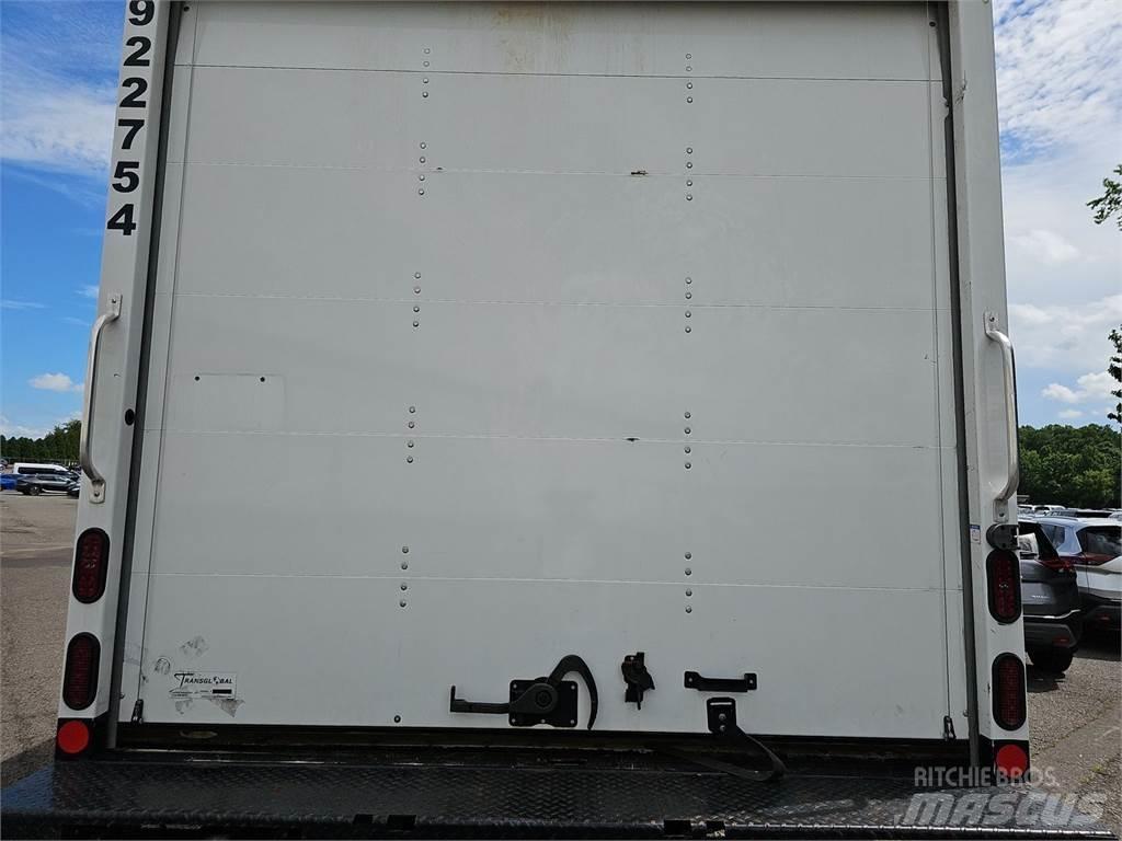 Isuzu NRR Camiones caja cerrada